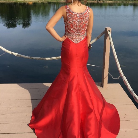 Red Prom dress - Picture 2 of 5